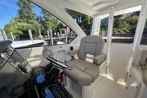 2018 Pursuit 35
