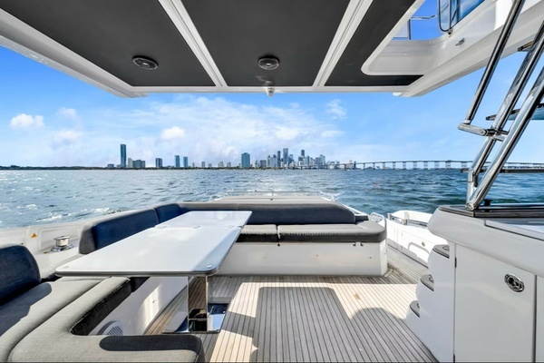 2021 Azimut 59