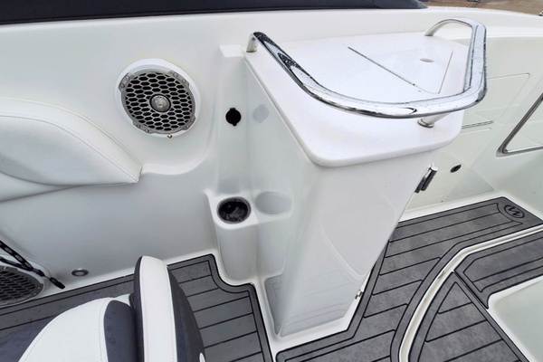 24ft Monterey Yacht For Sale