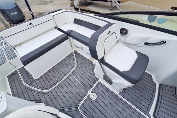 24ft Monterey Yacht For Sale