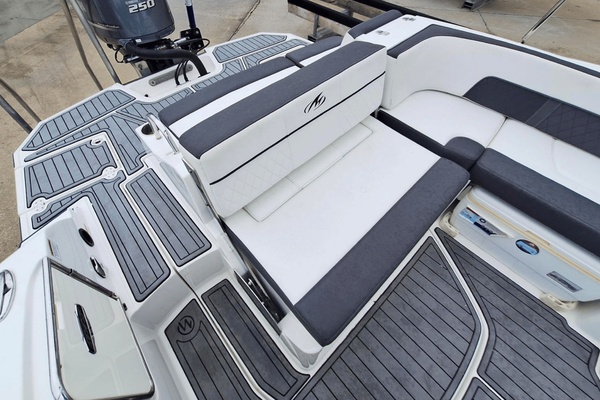 24ft Monterey Yacht For Sale