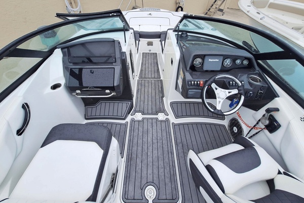 24ft Monterey Yacht For Sale