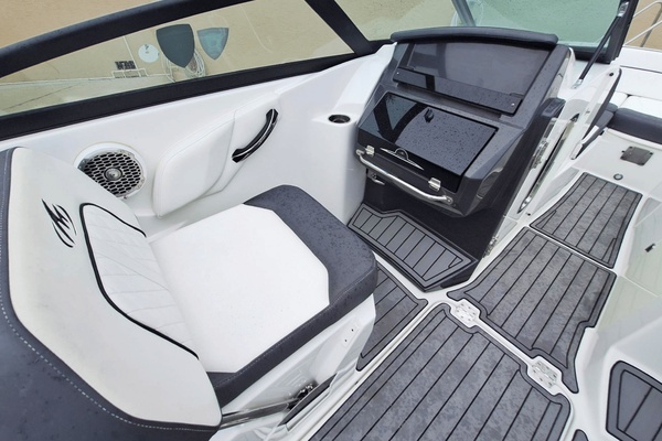 24ft Monterey Yacht For Sale