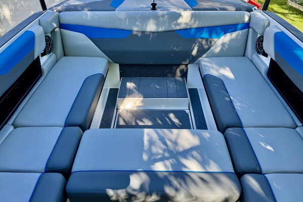 24ft Axis Yacht For Sale