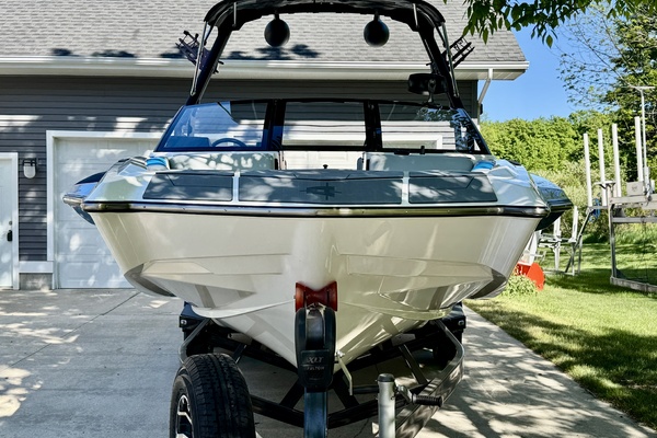 24ft Axis Yacht For Sale