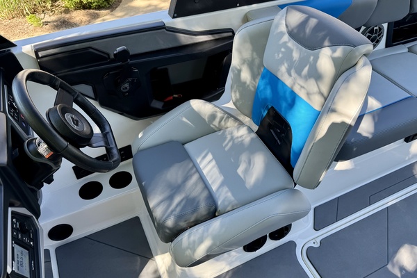 24ft Axis Yacht For Sale