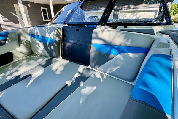 24ft Axis Yacht For Sale