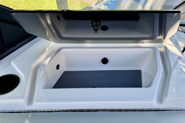 24ft Axis Yacht For Sale