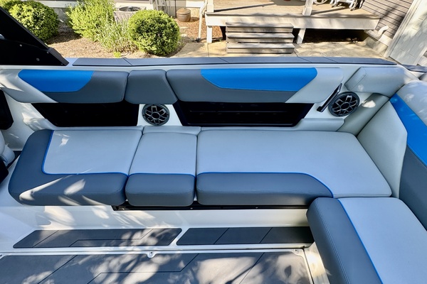 24ft Axis Yacht For Sale