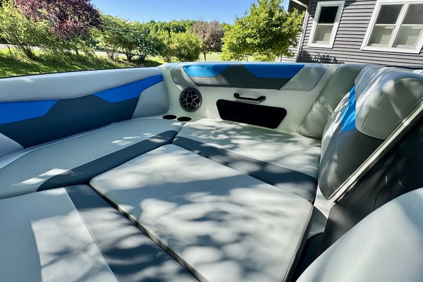 24ft Axis Yacht For Sale