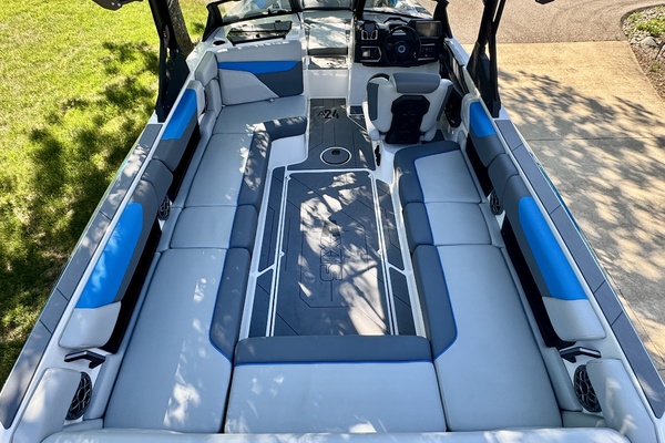 24ft Axis Yacht For Sale