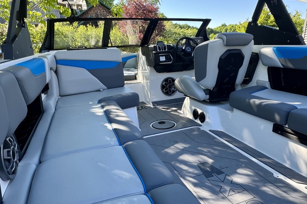 24ft Axis Yacht For Sale