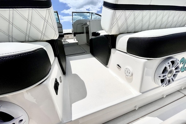 2023 Regal 29