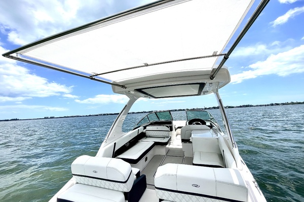 Crystal Clear 29ft Regal Yacht For Sale