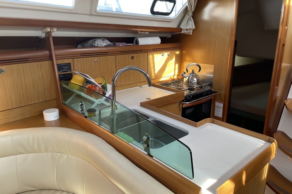 MOONSHINE 39ft Jeanneau Yacht For Sale