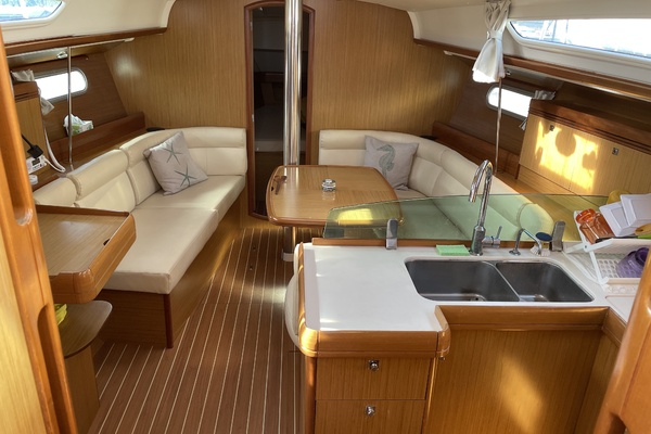MOONSHINE 39ft Jeanneau Yacht For Sale