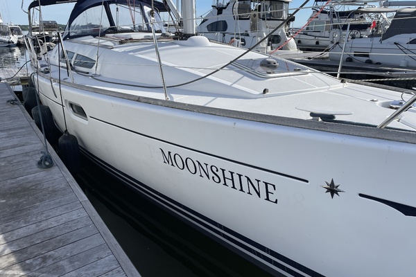 MOONSHINE 39ft Jeanneau Yacht For Sale