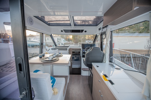 30ft Jeanneau Yacht For Sale