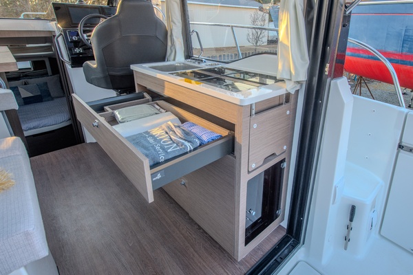 30ft Jeanneau Yacht For Sale