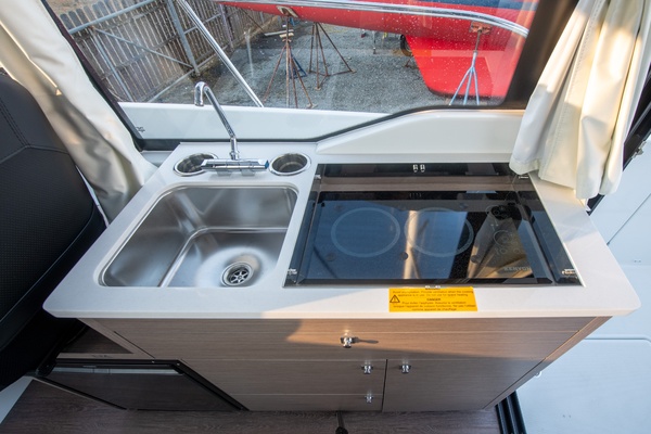 30ft Jeanneau Yacht For Sale