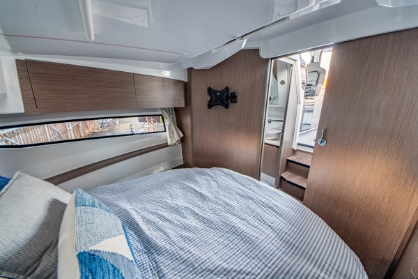 30ft Jeanneau Yacht For Sale