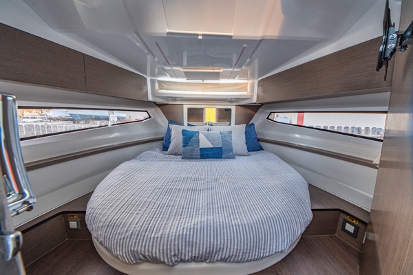 30ft Jeanneau Yacht For Sale