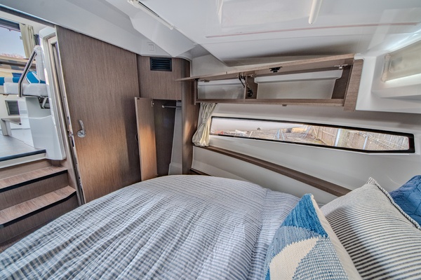 30ft Jeanneau Yacht For Sale