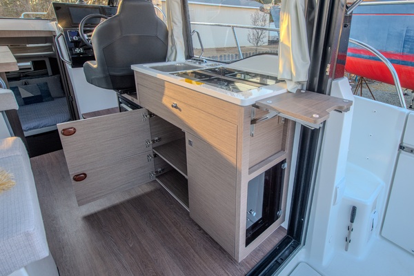 30ft Jeanneau Yacht For Sale