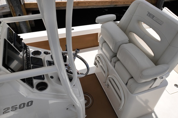 25ft Pathfinder Yacht For Sale