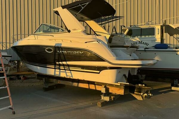 Photo of the 2018 Monterey 295 Sport Yacht