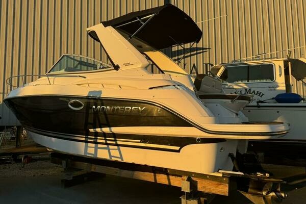 Photo of the 2018 Monterey 295 Sport Yacht