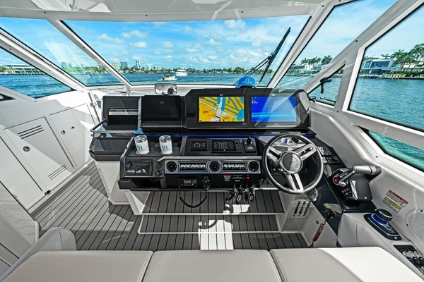 LADY CHAMPAGNE II 43ft Formula Yacht For Sale