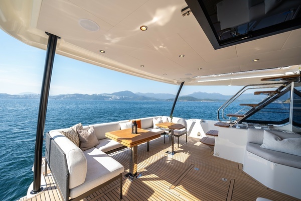 2025 Prestige 48