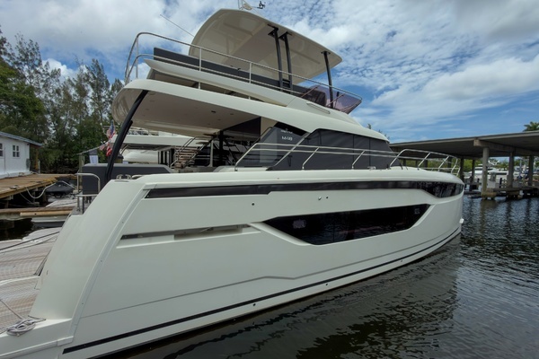 2025 Prestige 48