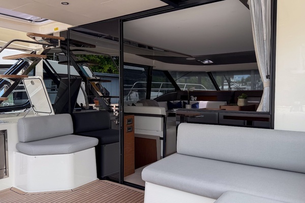 2025 Prestige 48