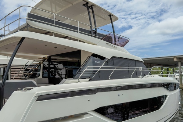2025 Prestige 48