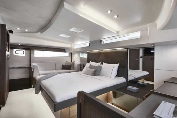 2025 Prestige 48