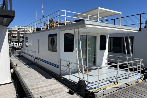 2019 Catamaran Cruisers Houseboat