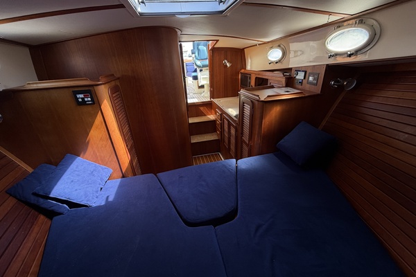 37ft Hinckley Yacht For Sale