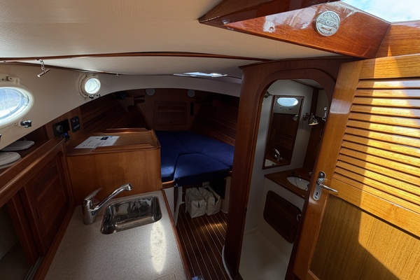 37ft Hinckley Yacht For Sale
