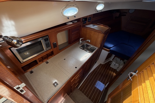 37ft Hinckley Yacht For Sale