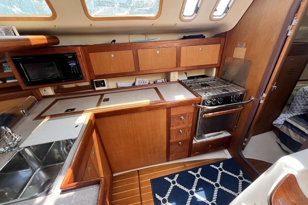 Perseverance 38ft Hunter Yacht For Sale