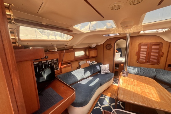 Perseverance 38ft Hunter Yacht For Sale