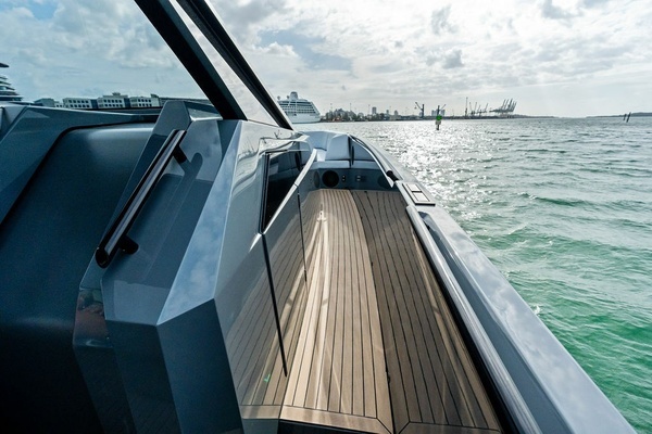 2024 Vanquish Yachts 57