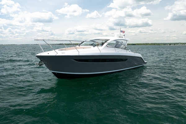 2015 Pursuit 41