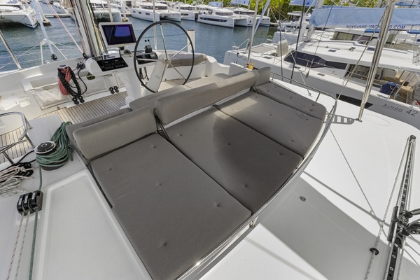 Happy Ours 52ft Lagoon Yacht For Sale