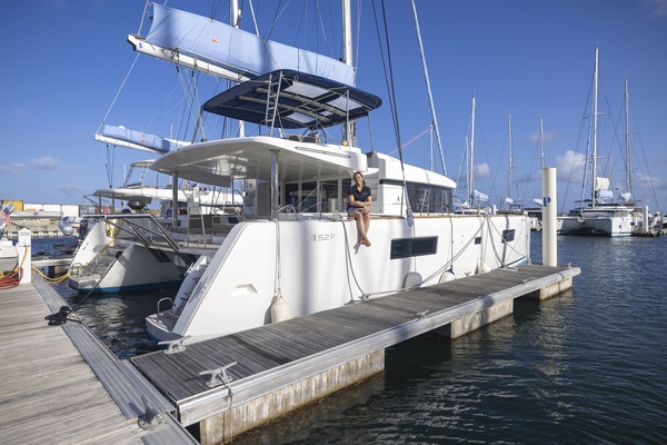 Happy Ours 52ft Lagoon Yacht For Sale