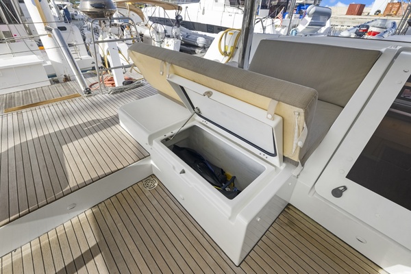 Happy Ours 52ft Lagoon Yacht For Sale