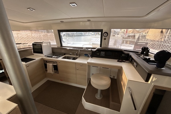 Bali 4.1 Yacht For Sale