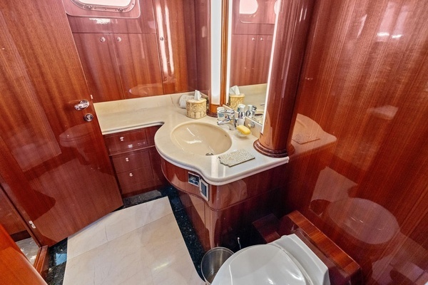 2005 Horizon 82